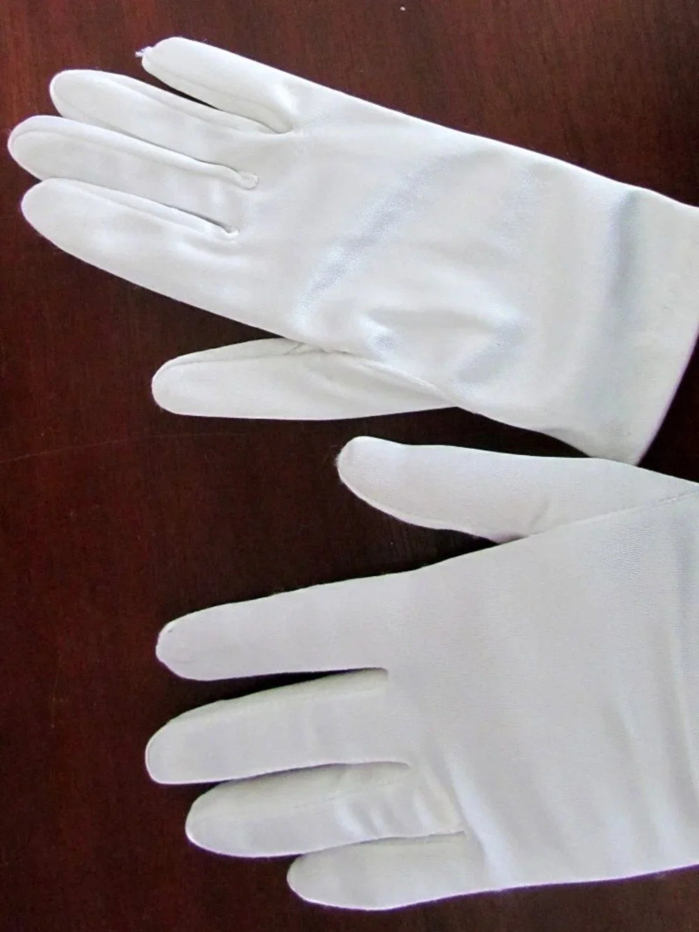 WHITE GLOVES, WOMEN'S S -M, SHINY, STRETCHY, PERFECT FIT; WEDDING, TEA PARTY EUC